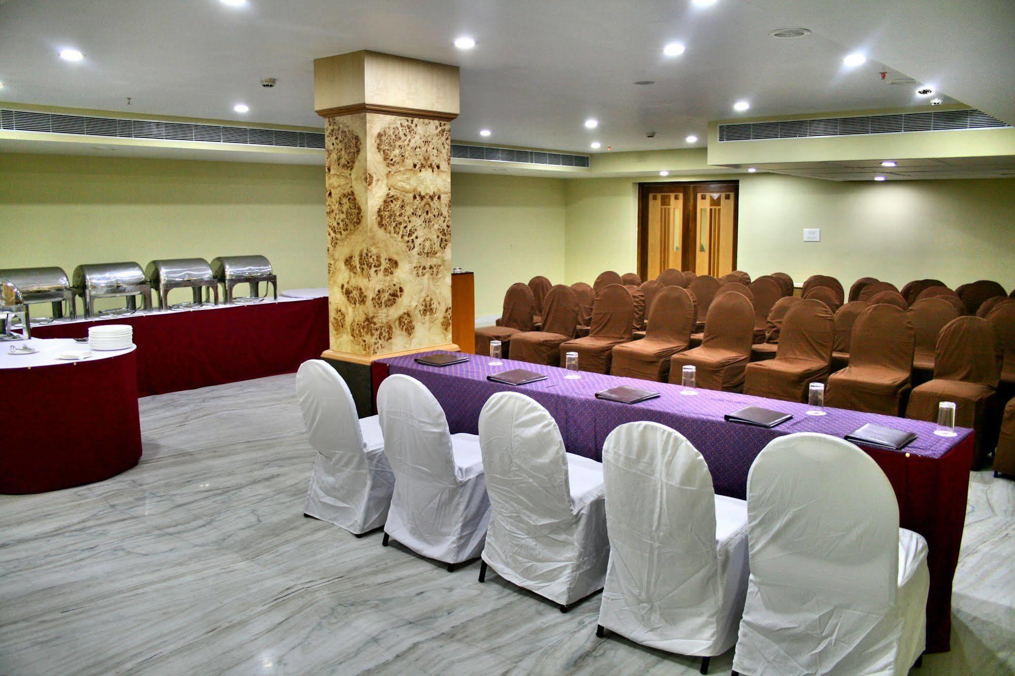 Hotel Raj Park- Hill View Tirupati Exterior foto