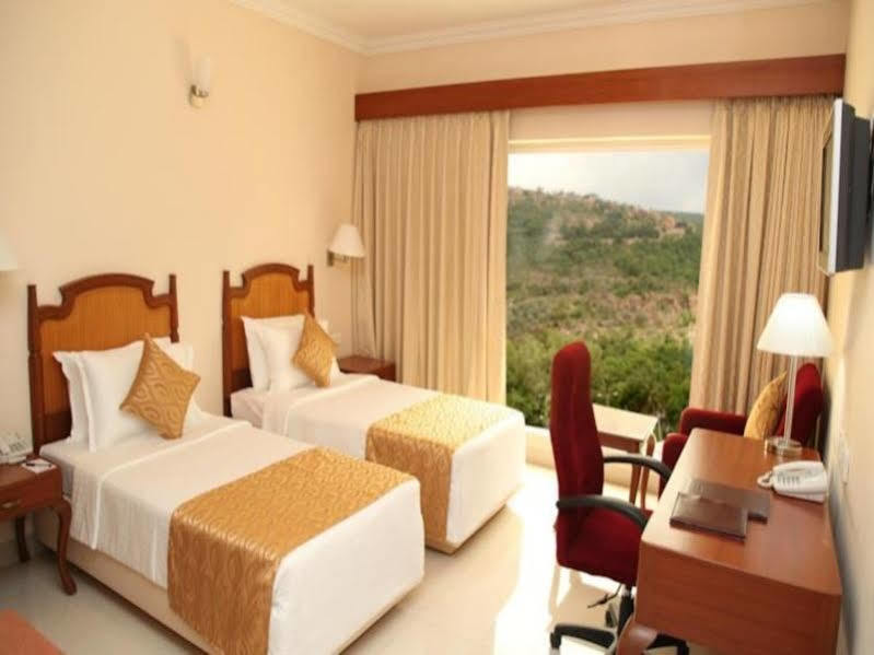 Hotel Raj Park- Hill View Tirupati Exterior foto