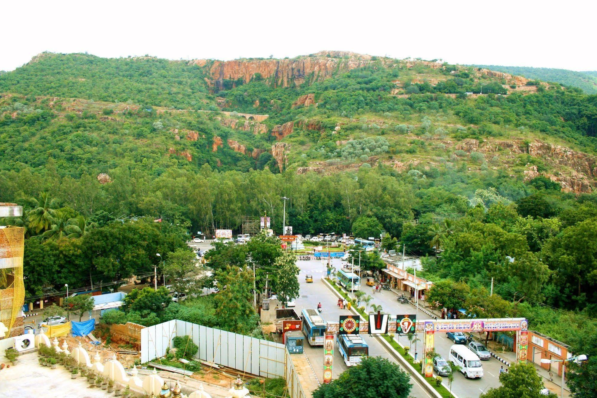 Hotel Raj Park- Hill View Tirupati Exterior foto